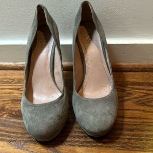 Vince Camuto grey suede round high heels with platform size 10